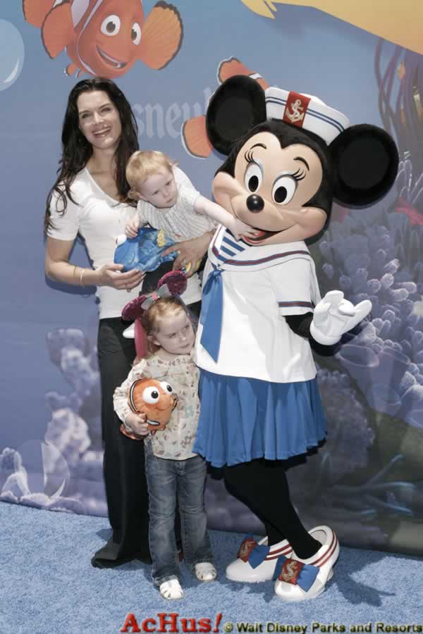 Imagen de Disneyland California  Brooke Shields  con Minnie